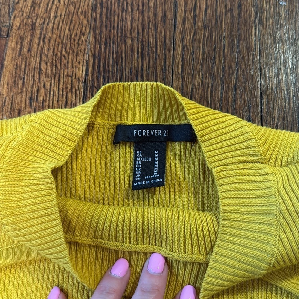 Forever 21 Ribbed Keyhole Top - Picture 6 of 6